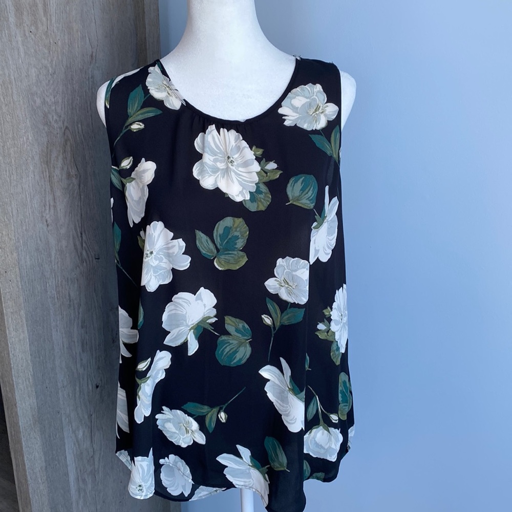 Van Heusen floral tank top. Size Large.